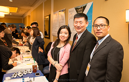 HJC黄金城平台SAPA年会代表：左→右： 刘雯颖博士、汪俊博士、王建峰博士