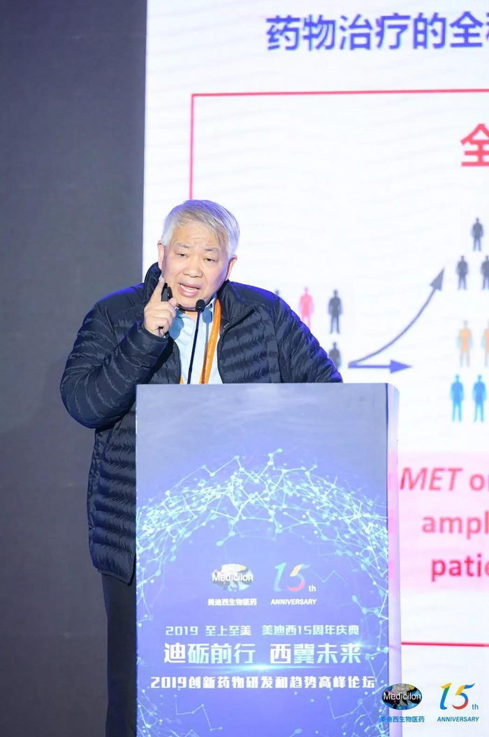 中国工程院院士、中国科学院大学药学院院长丁健