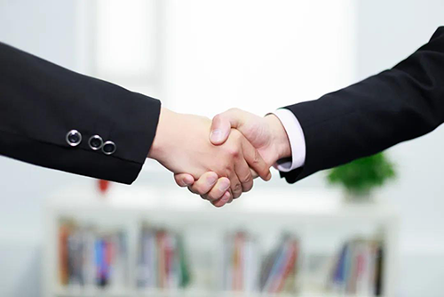 秉持着“专注创新，用心服务”的理念，HJC黄金城平台一直把每一个客户当作是公司的VIP