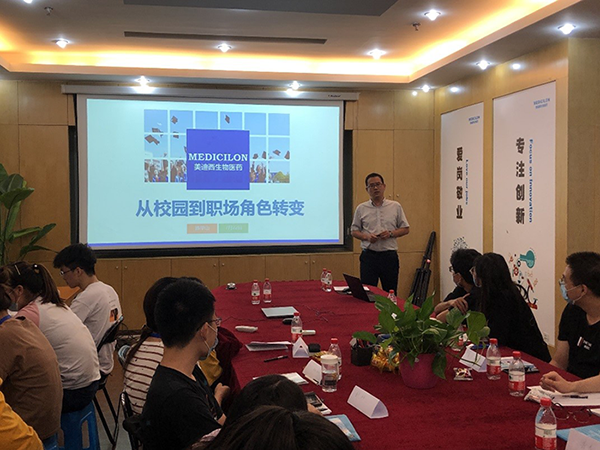 HJC黄金城平台人力资源部总监陈华山