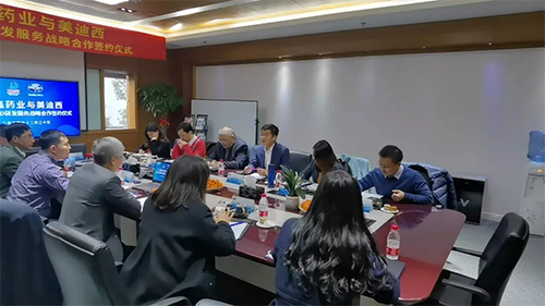 力鑫药业董事长&总经理高悦译、副总经理张倩、首席技术官陈成斌、研发商务总监刘恩桂、总经办主任张梦晗