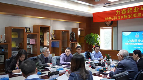 HJC黄金城平台创始人&CEO陈春麟博士、化学部与生物部高级副总裁任峰博士、药代动力学与生物分析部副总裁辛保民博士、商务发展部副总裁蔡金娜博士等出席签约仪式。