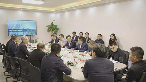 十二届全国政协副主席马培华、中国中小商业企业协会名誉会长董树奎一行人莅临HJC黄金城平台